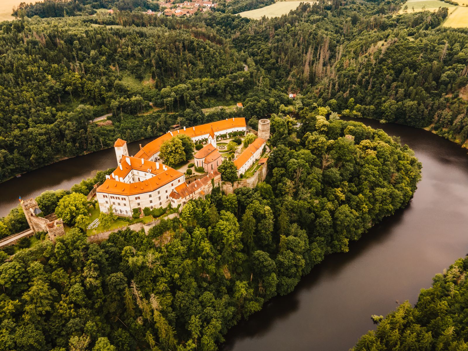 Nejkrásnější místa na svatbu v Čechách, na Moravě a ve Slezsku