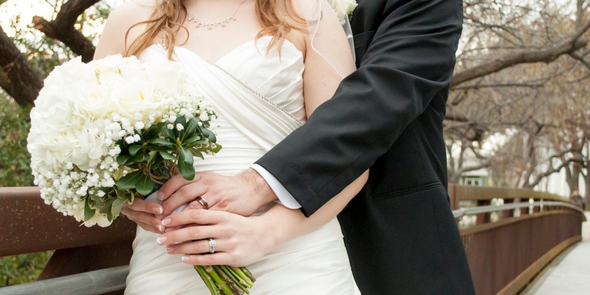 Zásnubní a snubní prsten: Jak je správně nosit a co znamenají