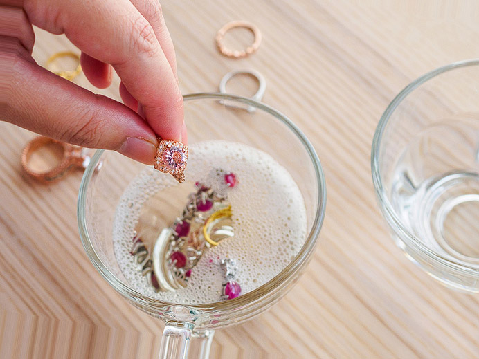 čištění zlatých prstenů