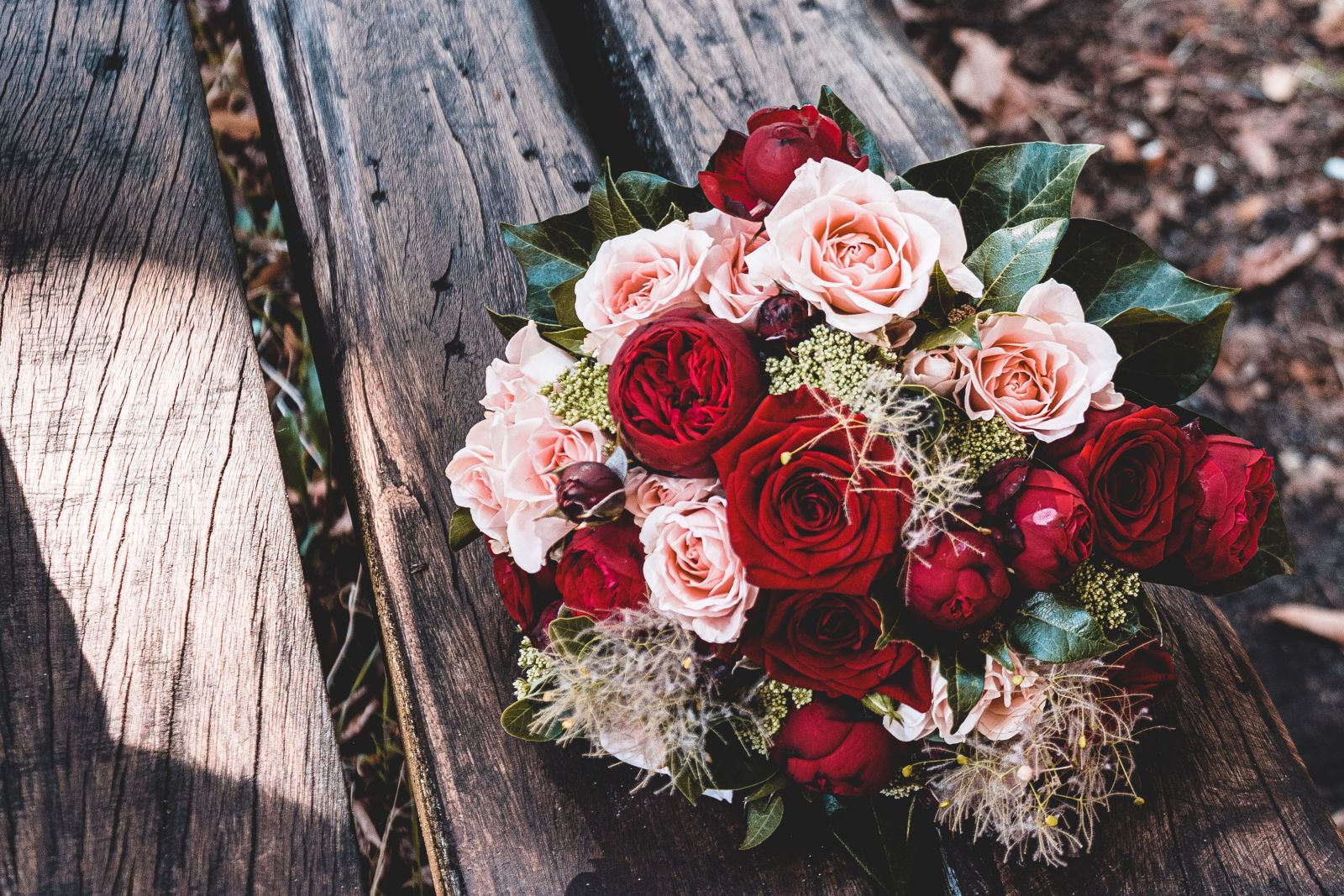 Svatební kytice z růží: Vše co potřebujete vědět