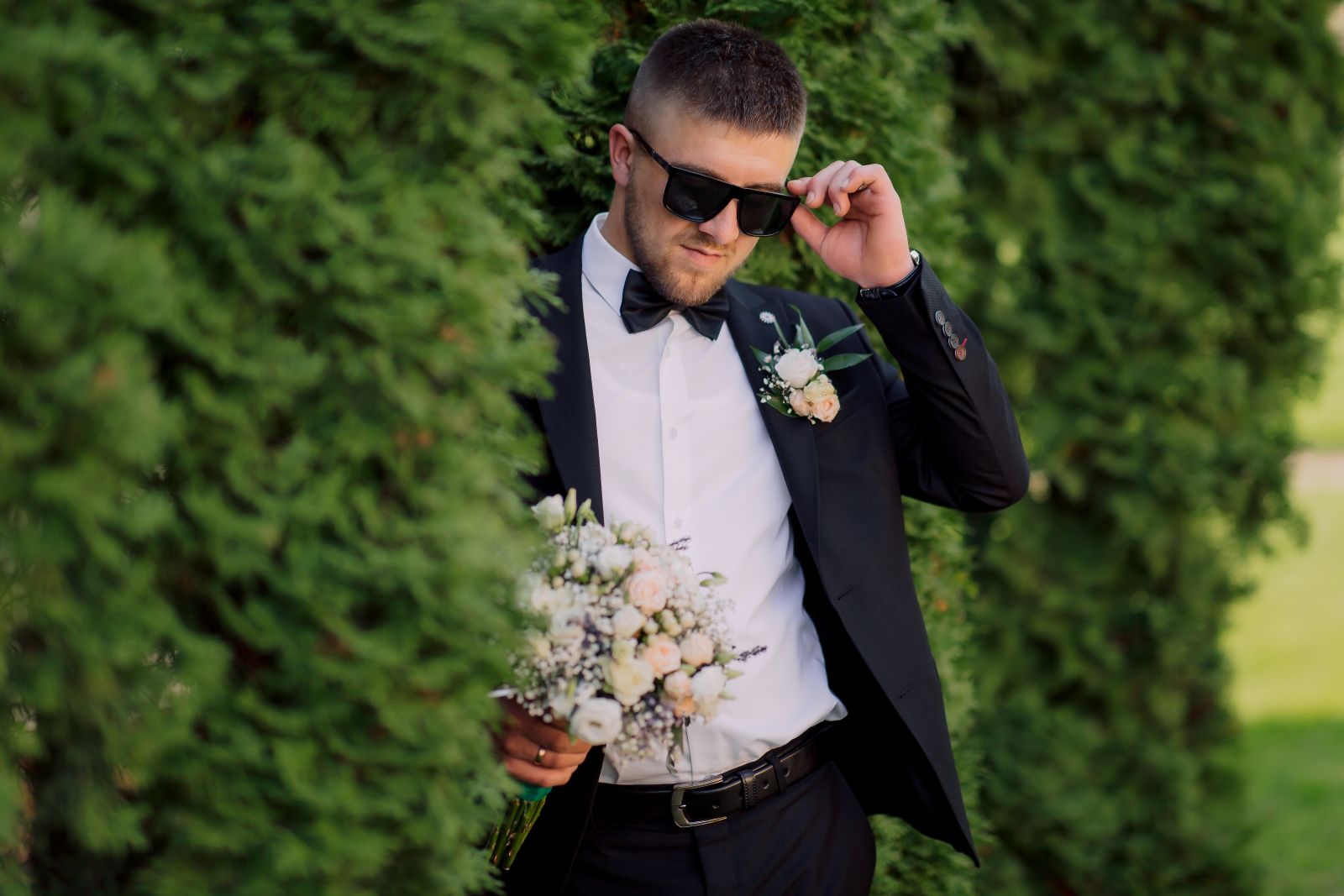 Svatební oblek pro ženicha: Kompletní průvodce výběrem