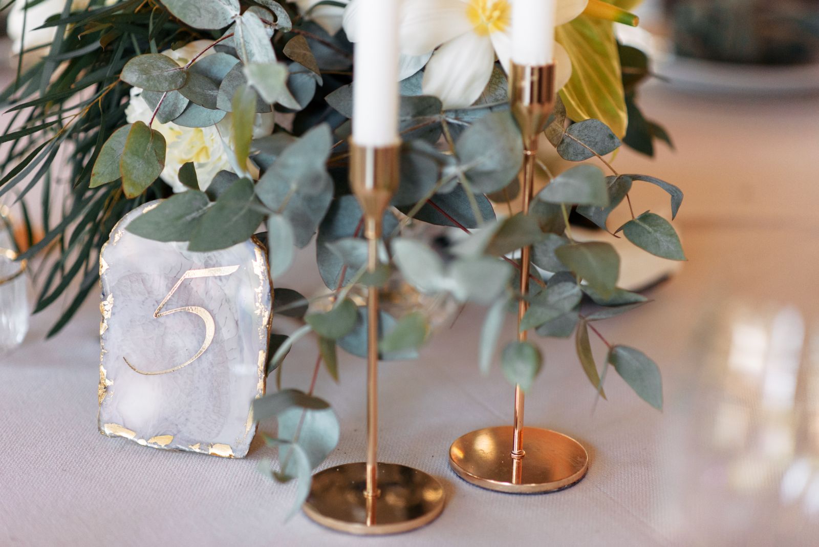 Sage (šalvějově zelená) svatba: Přirozená elegance pro moderní romantický den