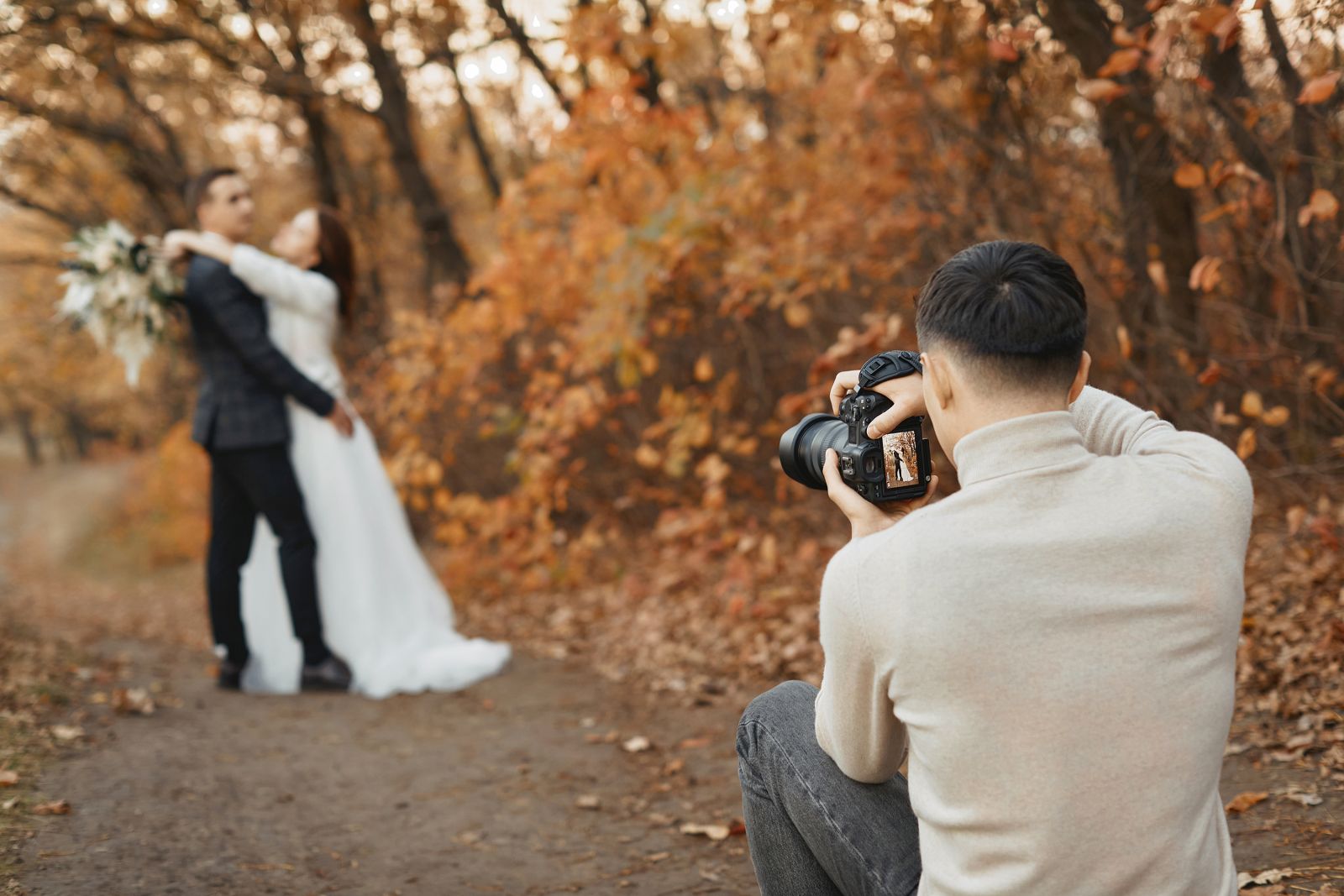 Svatební focení a svatební fotografie: Kompletní průvodce pro dokonalé vzpomínky