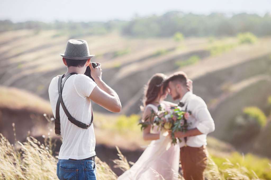 15 OTÁZEK NA KTERÉ SE MUSÍTE ZEPTAT FOTOGRAFA NEŽ SI PLÁCNETE